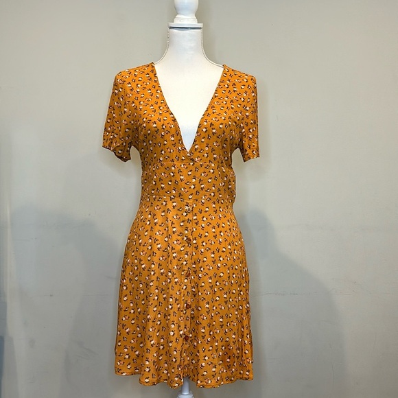 V-Neck Mustard Yellow Floral Mini Dress Forever 21 Size Medium - Picture 2 of 7